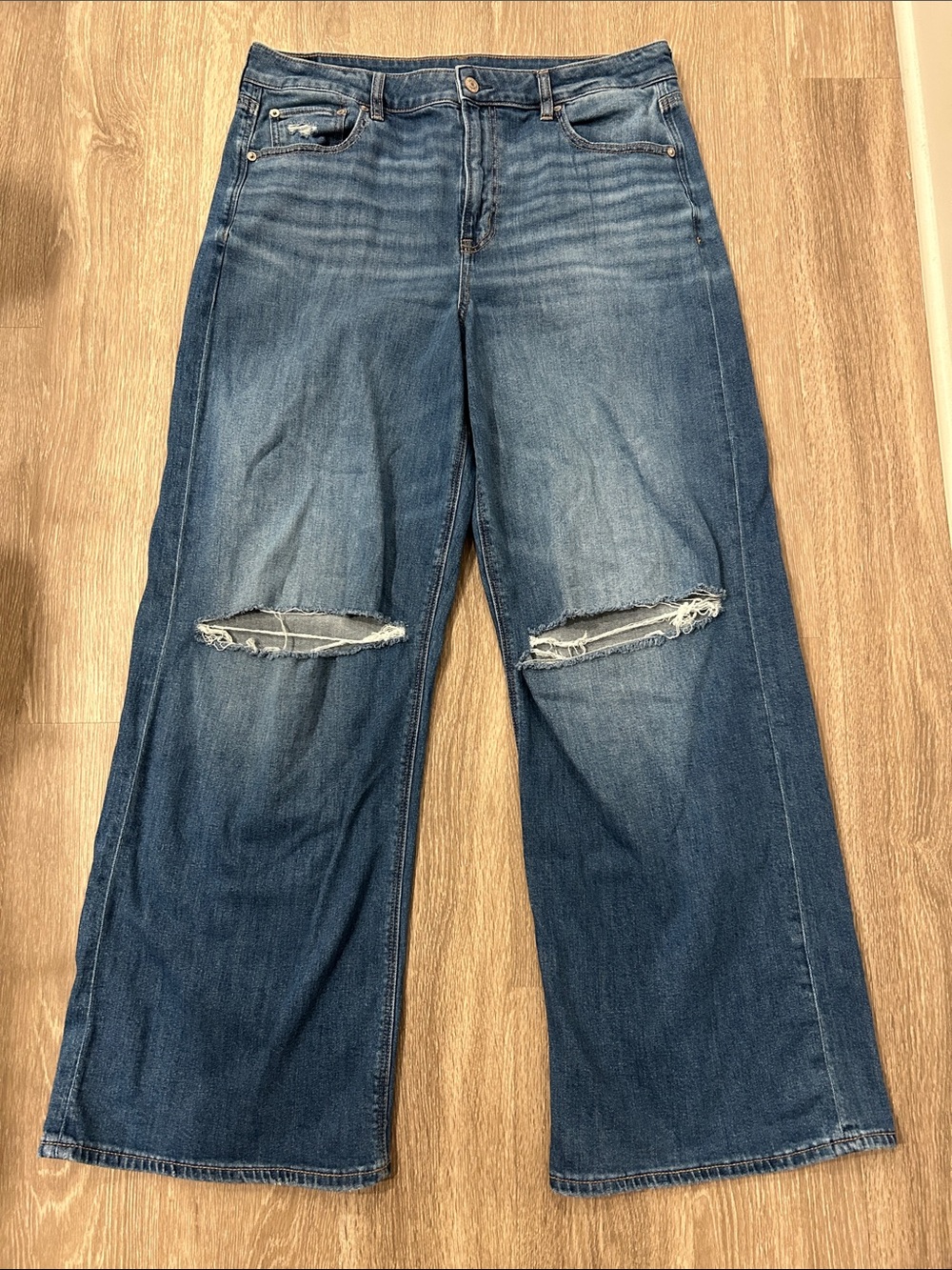 American Eagle Outfitters - Distressed Super High-Rise Baggy Wide Leg Jeans